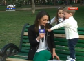 Moment amuzant in direct! Doi copii au incercat sa-i ia notitele si microfonul Sorinei Obreja - VIDEO