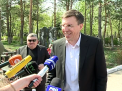 Dorin Chirtoaca, inspector de cimitire. A facut si glume sinistre: "M-am intalnit cu alegatorii si totul e normal" - VIDEO