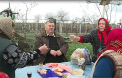 Blajinii marcati de astazi in unele sate. "Socrul meu iubea vodka, de aceea eu am luat vodka, sa traim si sa-l pomenim!"