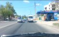 Din seria sa vezi si sa nu crezi: Un microbuz se deplaseaza cu o roata ce era gata sa se desprinda de caroserie - VIDEO