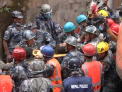 Operatiunile de cautare si salvare continua in Nepal: Un tanar de 15 ani, gasit intre daramaturi, povesteste prin ce a trecut