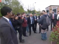 Moment jenant pentru un tanar din Marea Britanie: Ramane doar in ...chiloti atunci cand incearca sa faca un selfie cu vicepremierul britanic - VIDEO