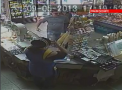 Imagini socante surprinse de o camera de supraveghere: O femeie este batuta de cumnatul sau, iar acum ii este frica - VIDEO