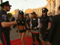 EUROVISION 2015. Incatusat si insotit de politiste sexy. Cum a aparut reprezentantul Moldovei, Romanyuta, pe covorul rosu de la Viena - VIDEO