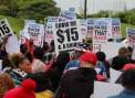 Angajatii McDonald\'s protesteaza la Chicago. Ei cer un salariu de cel putin 15 dolari pe ora - VIDEO