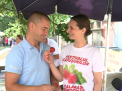 Festival modest. Mierea si capsunile, vedetele festivalului, au cam lipsit astazi de pe tarabe. Oamenii, nemultumiti de pretul acestora - VIDEO