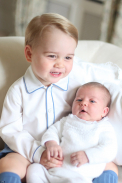 Primele imagini cu copiii Printului William si ai ducesei de Cambridge. Cum au fost fotografiati micutii George si Charlotte