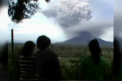 Stare de alerta in Indonezia, dupa eruptia unui vulcan. Lava a fost aruncata la 2.000 metri inaltime