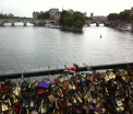 Cele 45 de tone de lacate ale iubirii din Paris, inlocuite cu un grafitti. De ce sunt dezamagiti turistii - VIDEO