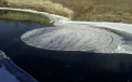 Fenomen bizar descoperit de un american in Dakota de Nord. Ce a observat pe suprafata unui lac