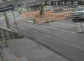 O parte dintr-un pod vechi de peste o suta de ani s-a prabusit in Pennsylvania. Trei muncitori se aflau exact pe bucata care s-a prabusit - VIDEO