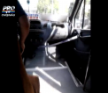 Cu stanga conduci si cu dreapta tii usa: Cum a fost surprins soferul unui microbuz de ruta conducand pe strazile din capitala - VIDEO