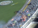 Accident ingrozitor la finalul unei curse Nascar din SUA. Momentul in care un pilot s-a lovit de o masina, a zburat in gard si a fost lovita de o alta masina: 5 fani, la spital - VIDEO