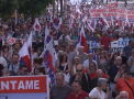 VIDEO / Parlamentul elen a aprobat planul de reforme pe care Alexis Tsipras l-a trimis la Bruxelles. Intre timp, mii de oameni protesteaza la Atena, acuzand ca NU-ul votat la referendum s-a transformat in DA