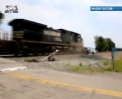Au supravietuit ca prin minune. Mai multi tineri au reusit sa scape cu viata dupa ce masina in care se aflau a fost lovita de un tren - VIDEO