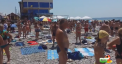 Lectie sau exces de patriotism? Cum reactioneaza rusii la intonarea imnului Federatiei Ruse direct pe plaja - VIDEO