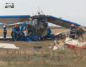 Un avion de mici dimensiuni s-a prabusit pe un camp din judetul Braila, Romania. Doua persoane, transportate la spital - VIDEO
