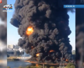 Raul Moscova, care traverseaza capitala Rusiei, a ars la propriu dupa izbucnirea unui incendiu la suprafata apei - VIDEO
