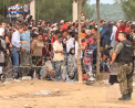 Macedonia continua sa fie ASALTATA de imigranti. La punctele vamale s-au adunat mii de refugiati, care incearca prin orice metoda sa treaca hotarul. Politia a intervenit in forta - VIDEO