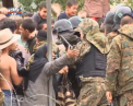 Nici barierele metalice si nici trupele speciale NU POT sa-i opreasca pe imigrantii afgani si sirieni: Peste 1500 de persoane au reusit sa intre din Grecia in Macedonia - VIDEO