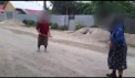"-Eu am treaba cu omu\' tau? -Te-ai dus, ai baut rachiu?!": Reglare de conturi intre doua batrane. Cum se sfarseste cearta - VIDEO