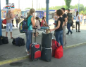 Gata cu vacanta. La garile din capitala agitatia a fost mare: Inarmati cu de toate, studentii s-au grabit sa-si ocupe locurile in camin - VIDEO
