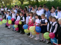 Spre deosebire de orase, in unele sate festivitatile de primul clopotel au fost mai modeste. Tot mai putini elevi vin la scoala de mana cu bunicii, pentru ca parintii muncesc peste hotare - VIDEO