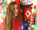 Cu premii la Londra si Strasbourg, vrea sa imbrace toata lumea in picturi, dar si sa deschida case de moda. Irina Madan - tanara care creeaza povesti pe panza - VIDEO