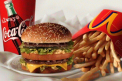 Sfaturile McDonald\'s pentru angajatii companiei: "E o provocare sa mananci sanatos la fast-food"