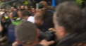 Protest VIOLENT la Air France: Sute de sindicalisti au invadat sediul liniei aeriene de la Paris, la care se decidea concedierea a aproape 3 mii de angajati, dintre care 300 de piloti - VIDEO