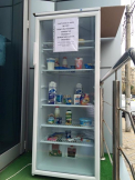 Primul frigider comunitar din Bucuresti: donezi mancare sau te servesti gratuit