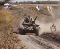 Soldatii ucraineni isi retrag armamentul de pe linia frontului. Acestia sunt de parere ca separatistii pro-rusi doar se prefac ca-si retrag armele - VIDEO