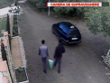 Taximetrist ghinionist. Si-a lasat masina deschisa si i-a fost furat portofelul cu peste 8 mii de lei - VIDEO