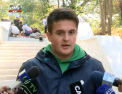 Acuzatiile nu-i sperie pe tinerii voluntari: Scara din parcul Valea Trandafirilor va fi transformata intr-un covor national, chiar daca unii se impotrivesc - VIDEO