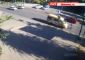 Accident in Rusia: Un copil de 5 ani din Rusia a ramas viu ca prin minune, dupa ce a fost lovit de un microbuz - VIDEO