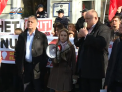 Socialistii, la protest: Au pichetat sediul ANRE, cerand ca pana luni sa fie anulate deciziile de prin care au fost majorate tarifele la gaz si lumina - VIDEO