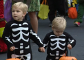 Halloween, la Casa Alba: Zeci de copii au fost invitatii cuplului prezidential. Toti au fost recompensati din plin - VIDEO