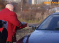 Spectacolul continua. Stas Baretki a dat foc unui BMW: "M-am izbavit de masina produsa in Occident. Eu sunt pentru produsele rusesti" - VIDEO