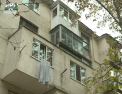 Afara se raceste din ce in ce mai mult, iar fara caldura in apartamente e greu de trait. Totusi sunt dintre cei, care sunt nevoiti sa indure frigul - VIDEO