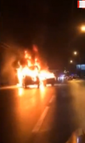 Doua autoturisme au ars aproape in intregime dupa ce s-au ciocnit violent pe o strada din Moscova - VIDEO