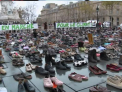 Protest inedit la Paris: Oamenii si-au lasat incaltamintea in Piata Republicii, dupa ce manifestatie a fost interzisa in capitala franceza - VIDEO