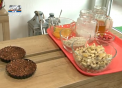VIDEO - Mancarea sanatoasa e bazata pe legume crude, cereale, seminte, nuci si NU se face pe aragaz - adeptii alimentatiei RAW VEGAN. Prima cafenea de acest fel, deschisa in capitala