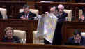 Batrancea a rupt harta Romaniei Mari. Dodon: "Voi cu tatu\' strah poteriali, unionisti?". Voronin catre Ghimpu: "Termina cu idiotismul". Ghimpu: "Unirea o sa se produca si voi o sa zdohniti" - VIDEO