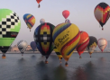 Spectacol in aer: In Dubai, sute de sportivi au facut acrobatii la o competitie aeriana - VIDEO