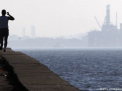 Pretul petrolului se indreapta spre cel mai scazut nivel din ultimii 11 ani. Supraoferta de pe piata mondiala ar putea sa se agraveze in lunile urmatoare