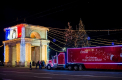 (P) Vin Sarbatorile! Caravana Coca Cola a ajuns in centrul Chisinaului. Fiecare a primit cate un cadou
