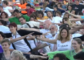 Au gasit metoda buna de a se relaxa. Mii de oameni s-au adunat intr-un parc din Buenos Aires si au practicat yoga - VIDEO