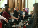 VIDEO - Editia de iarna a Vernisajului Vinului 2015 a adunat sute de amatori care au degustat din toate felurile de vin ale producatorilor autohtoni - VIDEO