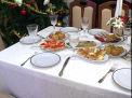 Masa de sarbatoare, dusmanul siluetei: Nutritionistii au cateva sfaturi care sa ne fereasca de problemele digestive - VIDEO