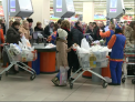 Forfota in piete si magazine de sarbatori: Unii au lasat si cate 4 000 de lei pentru masa de Revelion - VIDEO